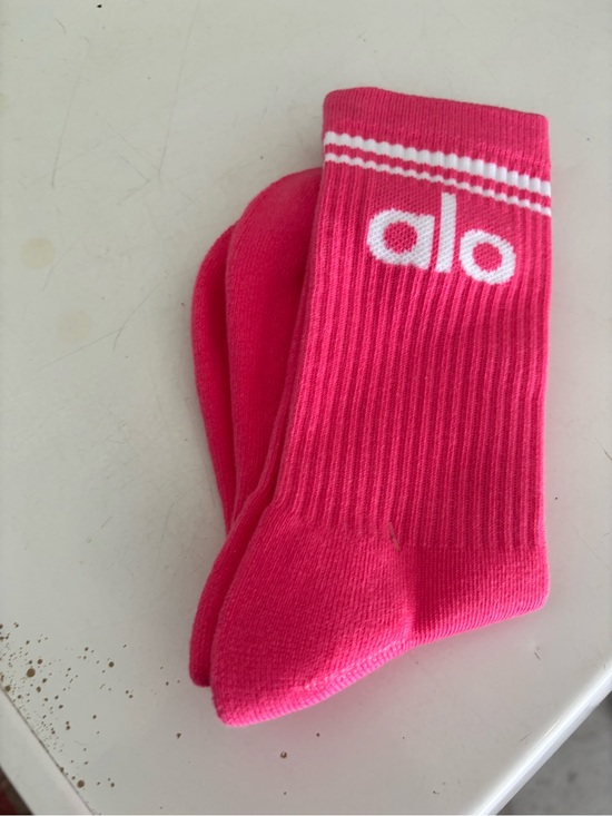 ALO Yoga Accessories - Alo women’s crew socks